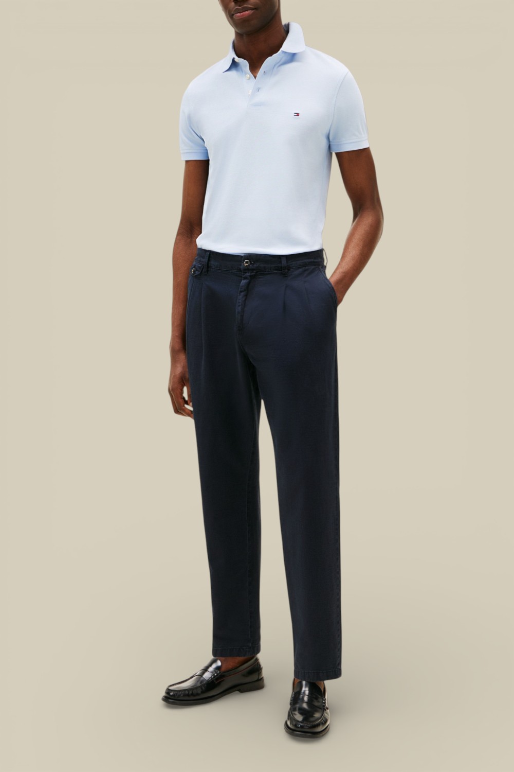 תמונת כל הלוק של חולצת פולו